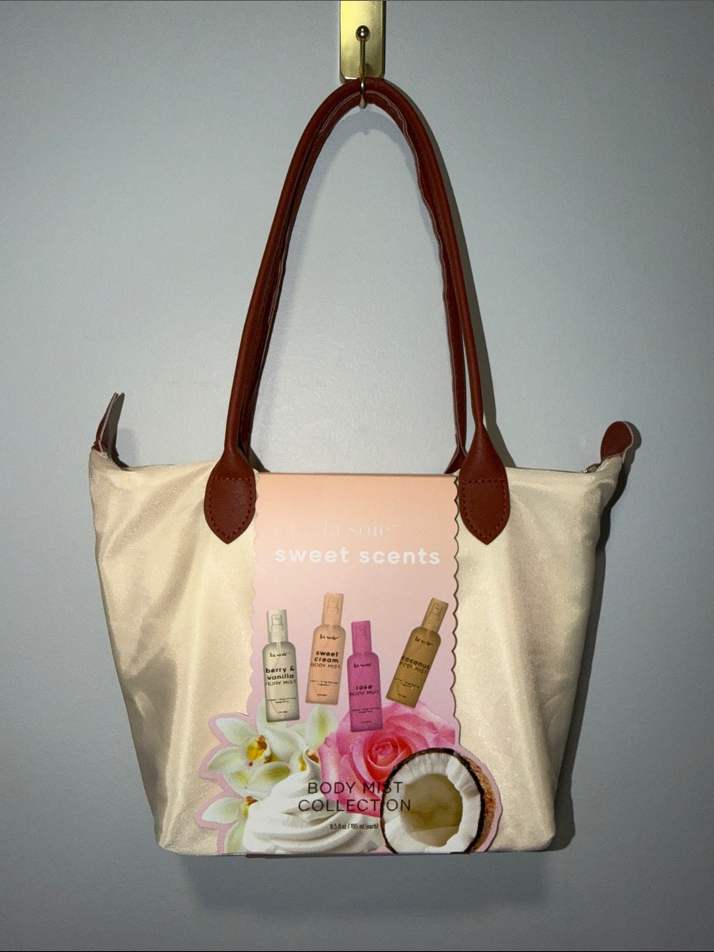 la soie Body Mist Collection in a Nylon Faux Leather Beige Brown Tote Bag